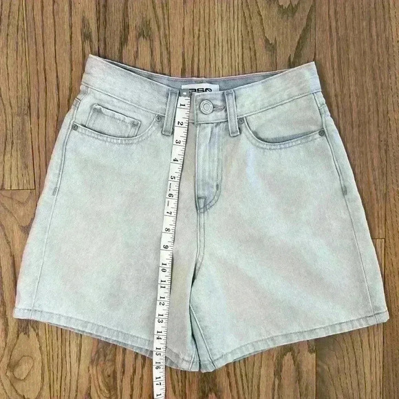 RSQ Tilly’s Women's Super High Rise Mom Shorts Light Wash Size 24 - Picture 7 of 12